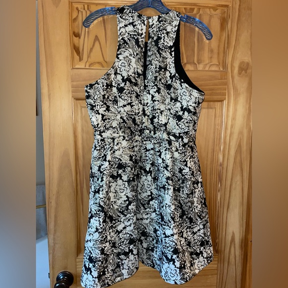 Abercrombie & Fitch Black and Cream Floral Dress - Picture 2 of 5